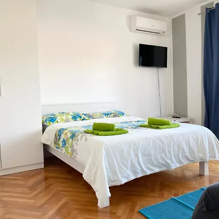 Apartment Kala Sea View 150m From And 250 M From Old Town Poreč